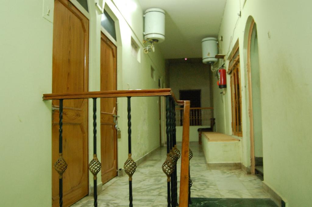 Puja Guest House Varanasi Exterior photo