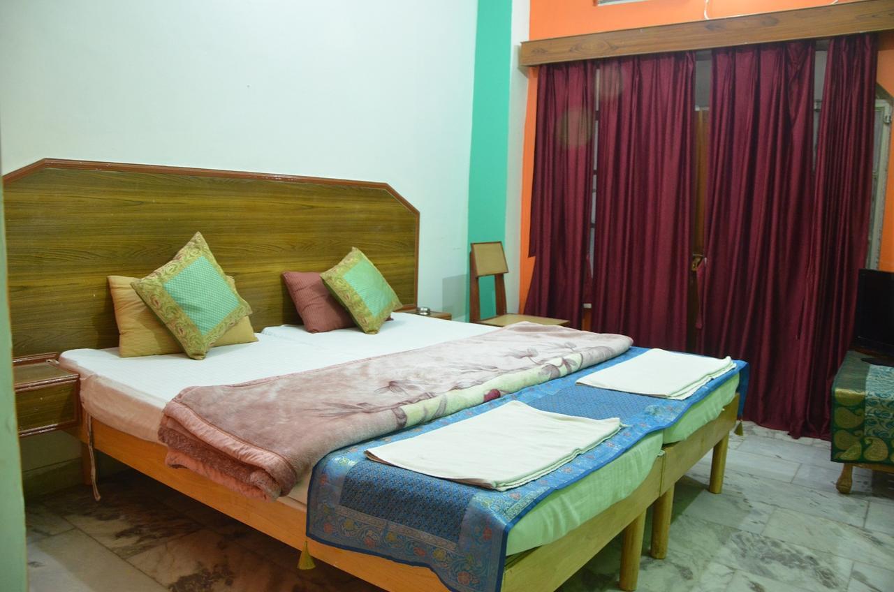Puja Guest House Varanasi Exterior photo